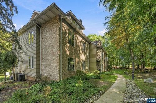 2 Parkside Ter, Woodland Park, NJ, 07424-2771 | Card Image