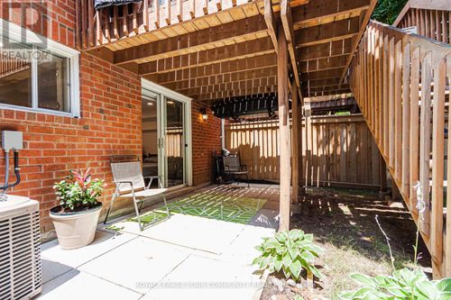 76 Brownstone Cir, Thornhill, ON, L4J7P7 | Card Image