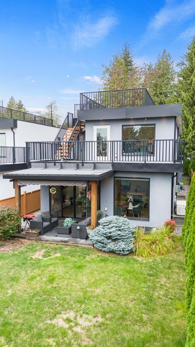 543 W 21st St, House other with 6 bedrooms, 4 bathrooms and 3 parking in North Vancouver BC | Image 2