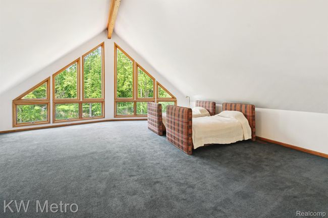 Spacious Second Level Loft w/Amazing Views | Image 9