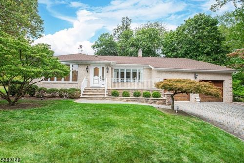 4 Spruce Rd, North Caldwell, NJ, 07006-4556 | Card Image