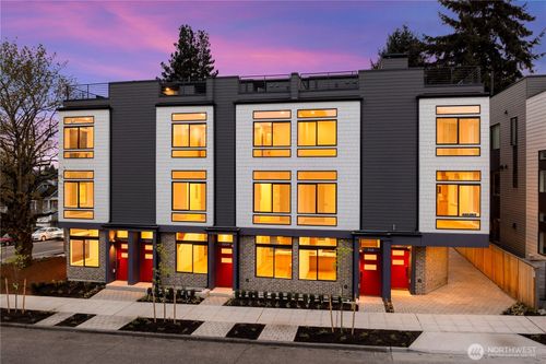 7013 9th Ave Ne, Seattle, WA, 98115-5896 | Card Image