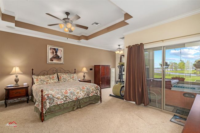 Large primary suite with ensuite bath. Private patio and exercise/reading nook. | Image 27