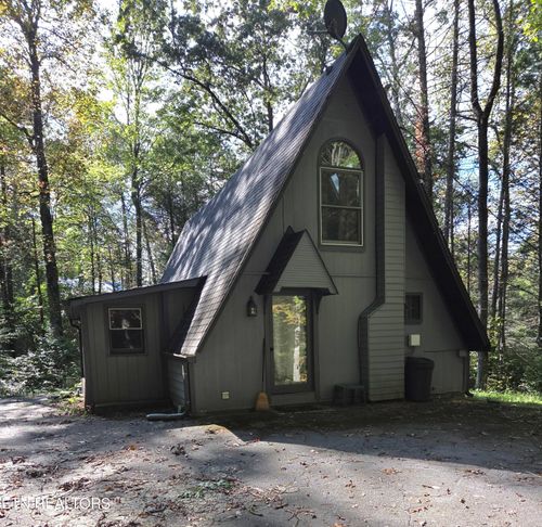 704 Selma Ln, Gatlinburg, TN, 37738-5731 | Card Image