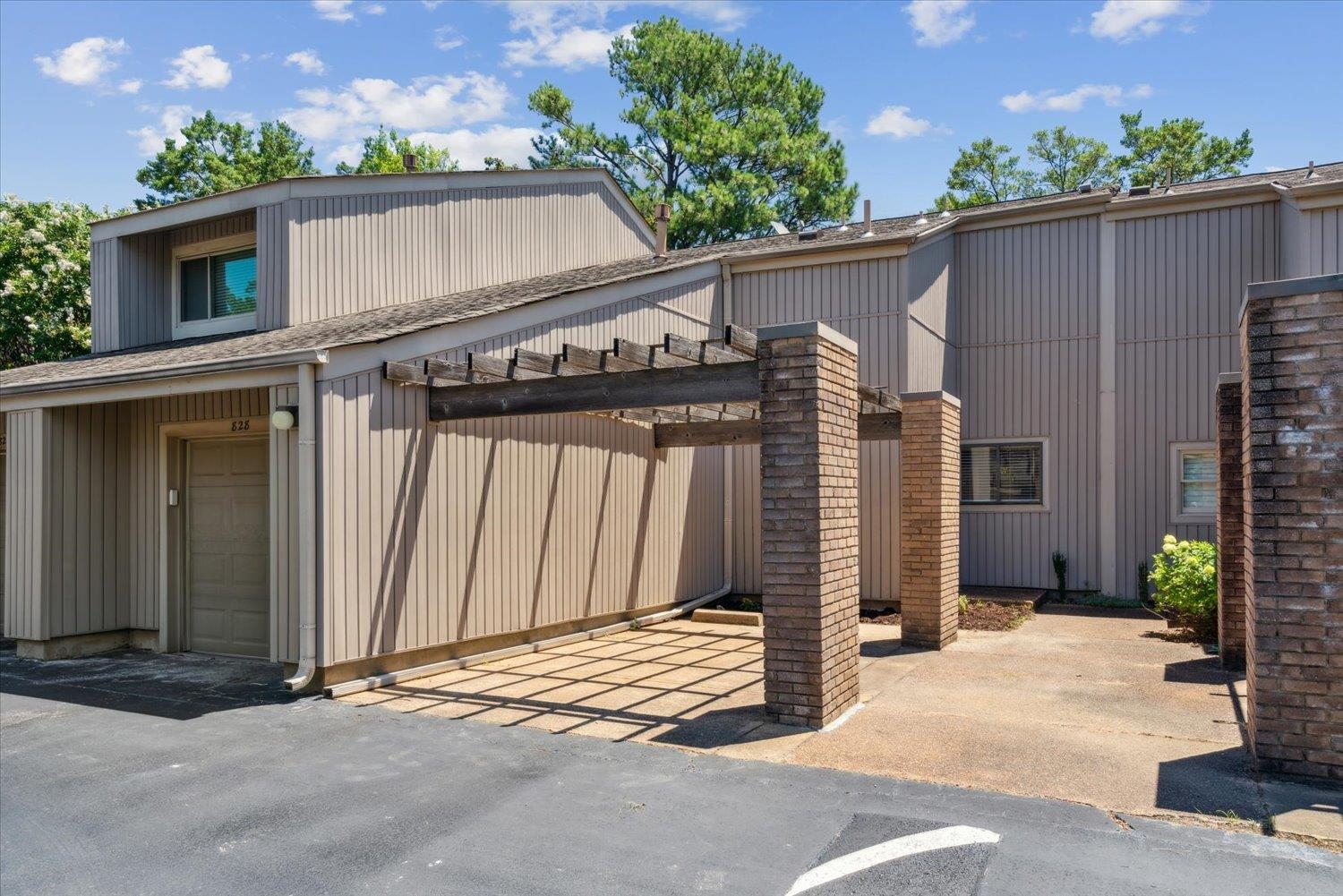 Creekside Dr, Memphis, TN 38117