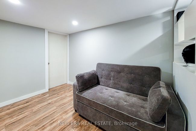 18 Ellis Ave, House other with 2 bedrooms, 2 bathrooms and 1 parking in Hamilton ON | Image 33