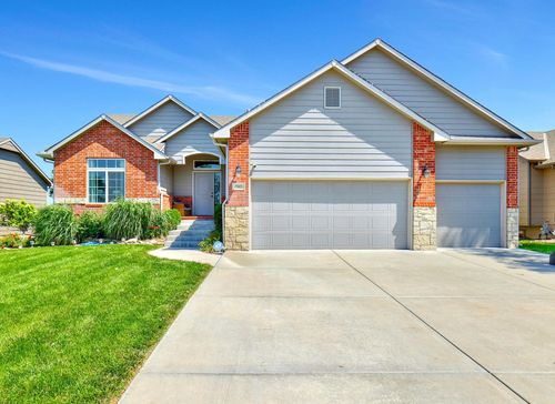 702 E Sprucewood Cir, Park City, KS, 67147-7315 | Card Image
