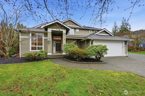 385 Se 12th Pl, North Bend, WA, 98045-8102 | Card Image