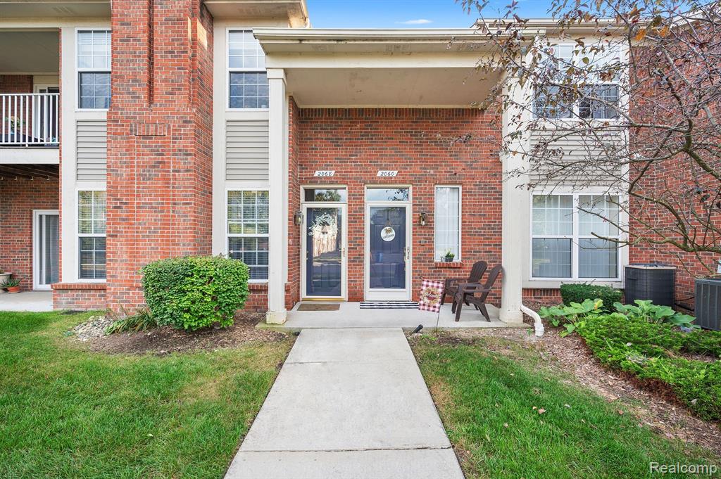 Leighton Dr, Shelby Township, MI 48317