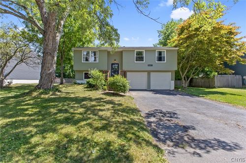 4258 Amblewood Ln, Clay, NY, 13041-8738 | Card Image