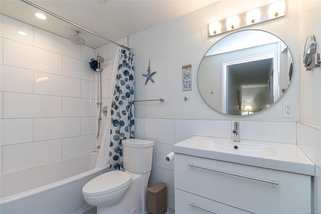 Updated 4 piece bath | Image 17