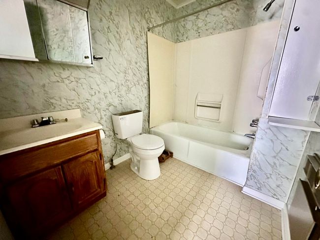 228 Main St, Home with 3 bedrooms, 2 bathrooms and null parking in Hinton WV | Image 20