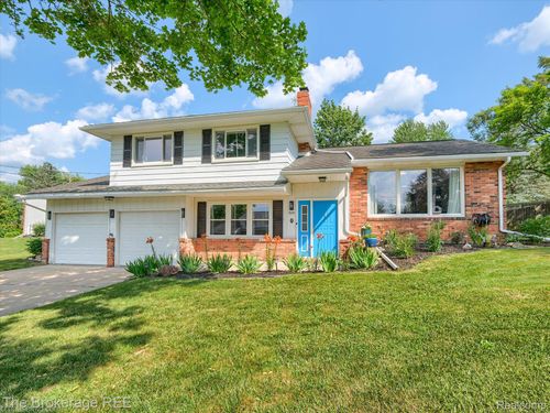 9059 Del Rio Dr, Grand Blanc, MI, 48439-8384 | Card Image