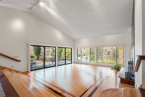 16 Wadsworth Ln, Dartmouth, MA, 02748-1032 | Card Image