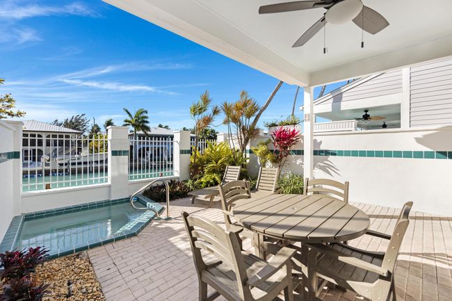 Large outdoor patio | Image 22