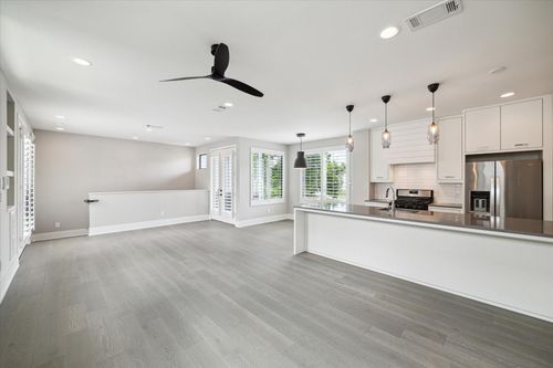 b-1015 E 27th St, Houston, TX, 77009-1017 | Card Image