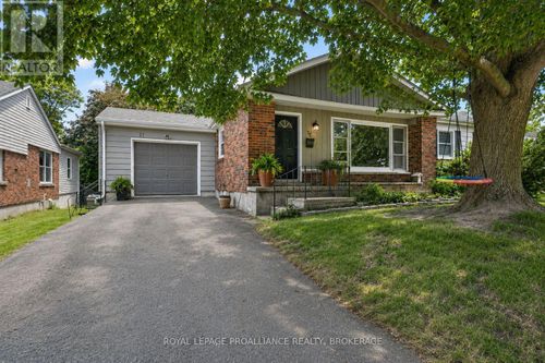 27 Elizabeth Ave, Kingston, ON, K7M3G9 | Card Image