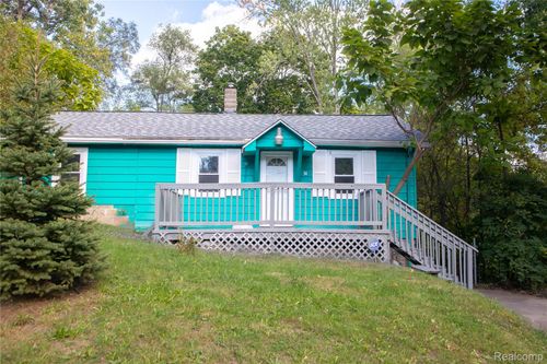 34 Crescent Dr, Pontiac, MI, 48342-2511 | Card Image