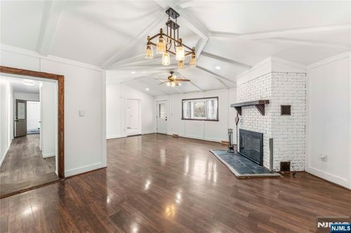 28 Butler St, Clifton, NJ, 07011-2804 | Card Image