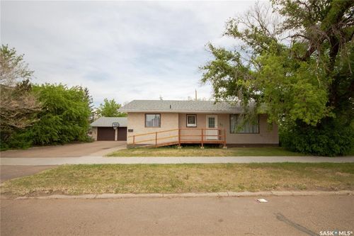 52 22nd St W, Battleford, SK, S0M0E0 | Card Image