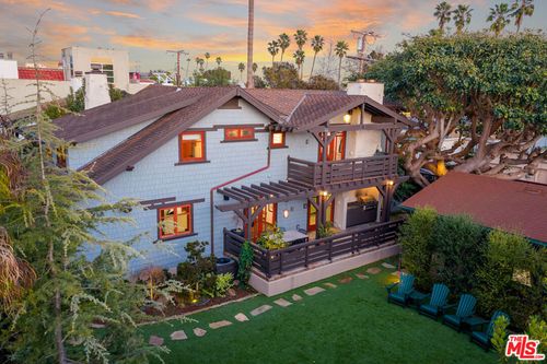 702 Navy St, Santa Monica, CA, 90405-5637 | Card Image