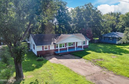 370 S Thompson St, Union City, TN, 38261-7524 | Card Image