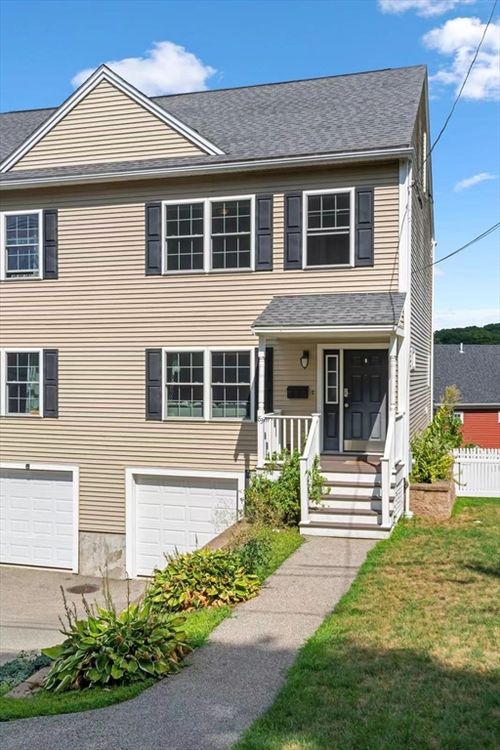 83-83 Orient Ave, Arlington, MA, 02474-2515 | Card Image