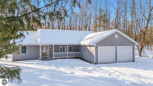 6131 Shellenbarger Rd, Hale, MI, 48739-9595 | Card Image