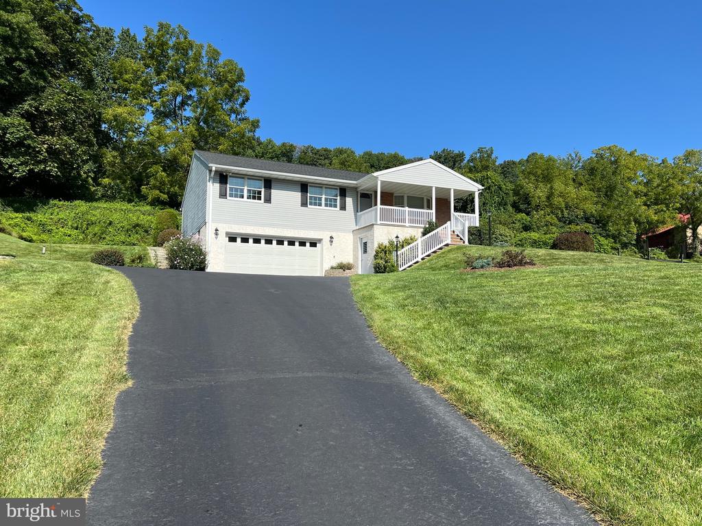 Mountain Rd, Boyertown, PA 19512