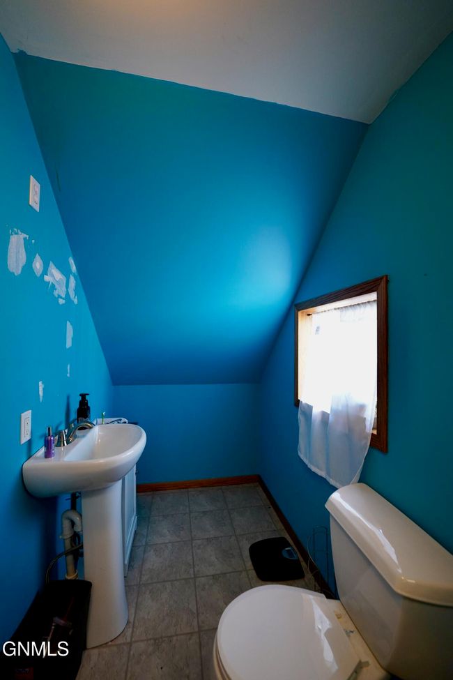 620 2 Nd St Sw, House other with 3 bedrooms, 2 bathrooms and null parking in Jamestown ND | Image 17