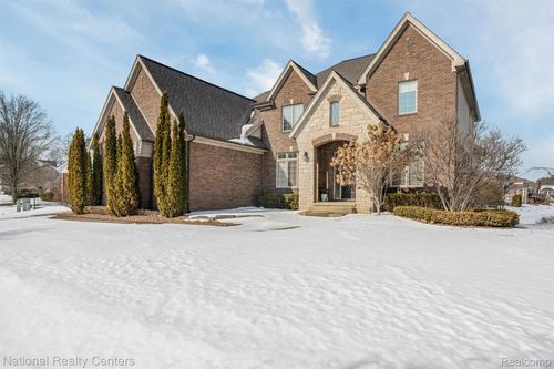 54381 Pelican Ln, Shelby Township, MI, 48315-1372 | Card Image