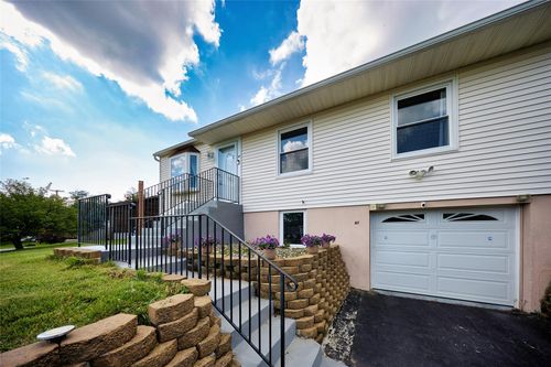 97 Riverview Dr, Fishkill, NY, 12524-1421 | Card Image