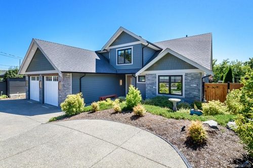 1891 Comox Ave, Comox, BC, V9M3M4 | Card Image