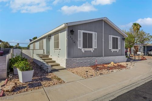 5218 Tupelo Ln, Las Vegas, NV, 89122-4019 | Card Image