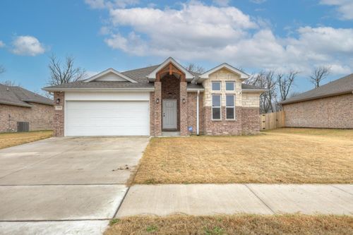 1330 Foundry Dr, Carthage, MO, 64836-6009 | Card Image