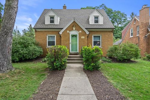 2380 N 115th Street, Wauwatosa, WI, 53226 | Card Image