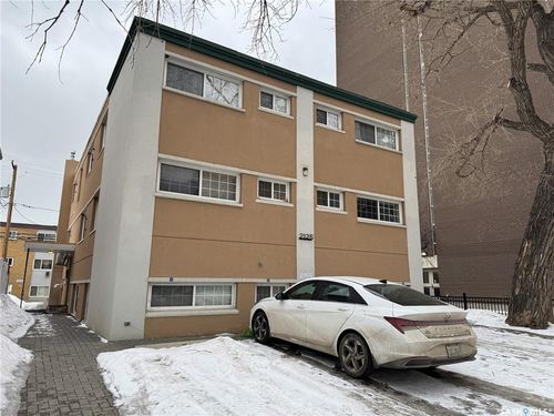 2a-2125 Lorne St, Regina, SK, S4P2M6 | Card Image