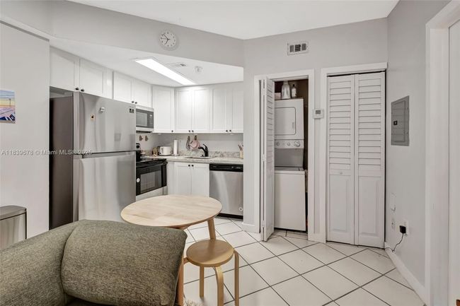 APT-402 - 3051 Sw 27 Th Ave, Condo with 1 bedrooms, 1 bathrooms and null parking in Miami FL | Image 7