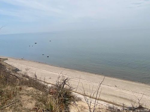 31 Glen Dr, Sound Beach, NY, 11789-1225 | Card Image