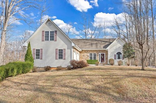 120 Lakecrest Dr, Hardy, VA, 24101-3124 | Card Image