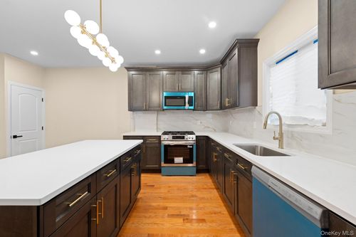 22531 106th Ave, Queens Village, NY, 11429-2405 | Card Image