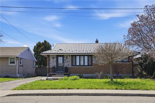 70 Sandalwood Avenue, Hamilton, ON, L8T2E3 | Card Image