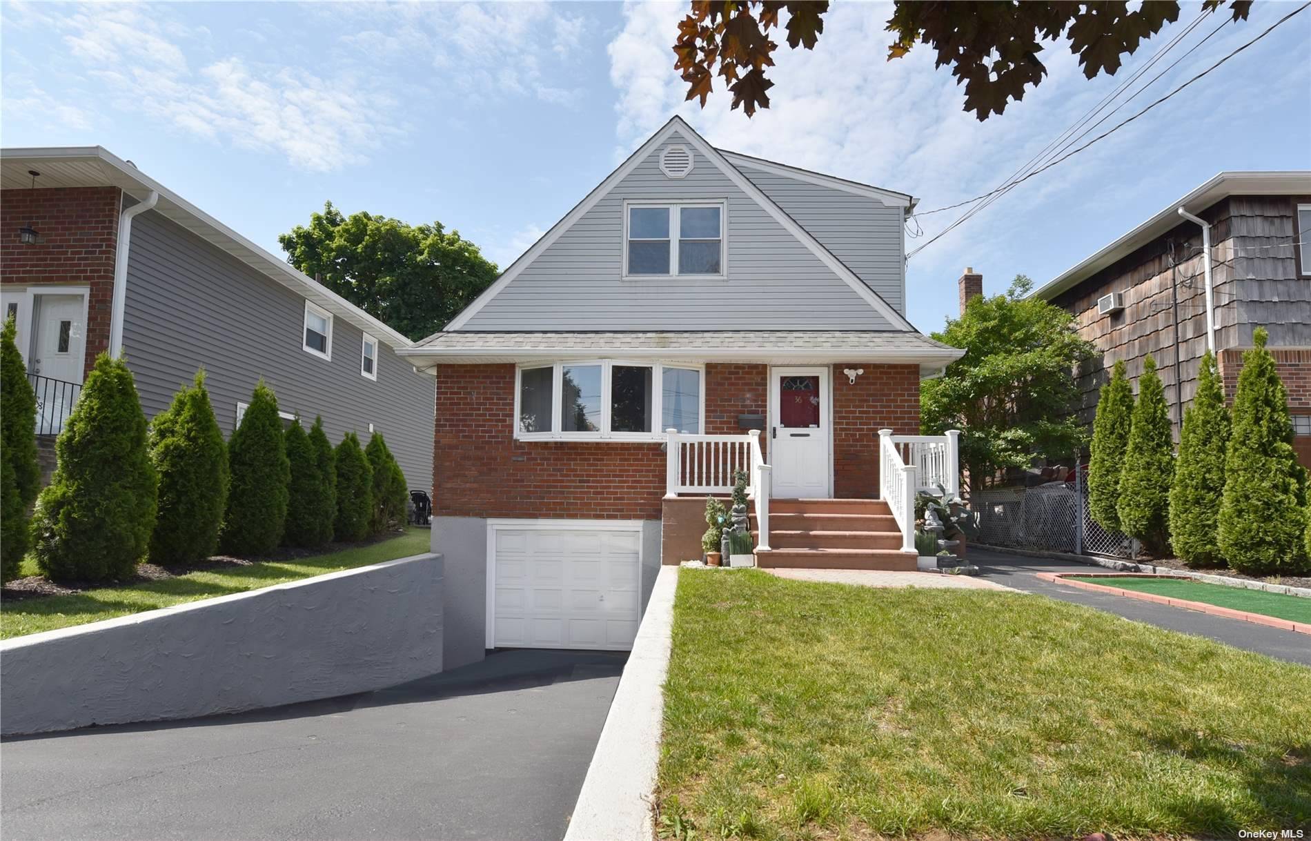 Vandewater Ave, Floral Park, NY 11001