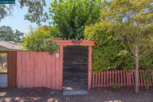 17190 Cedar Ave, Sonoma, CA, 95476-3316 | Card Image