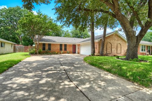 821 Prestwick St, Bedford, TX, 76022-7850 | Card Image