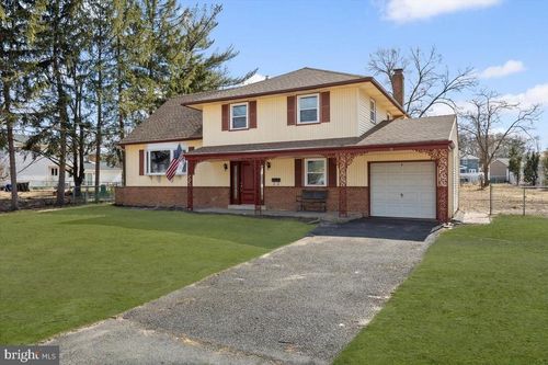 8 Montclair Dr, DELRAN, NJ, 08075-1312 | Card Image