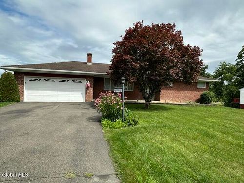 88 Woodlawn Dr, Ravena, NY, 12143-1611 | Card Image