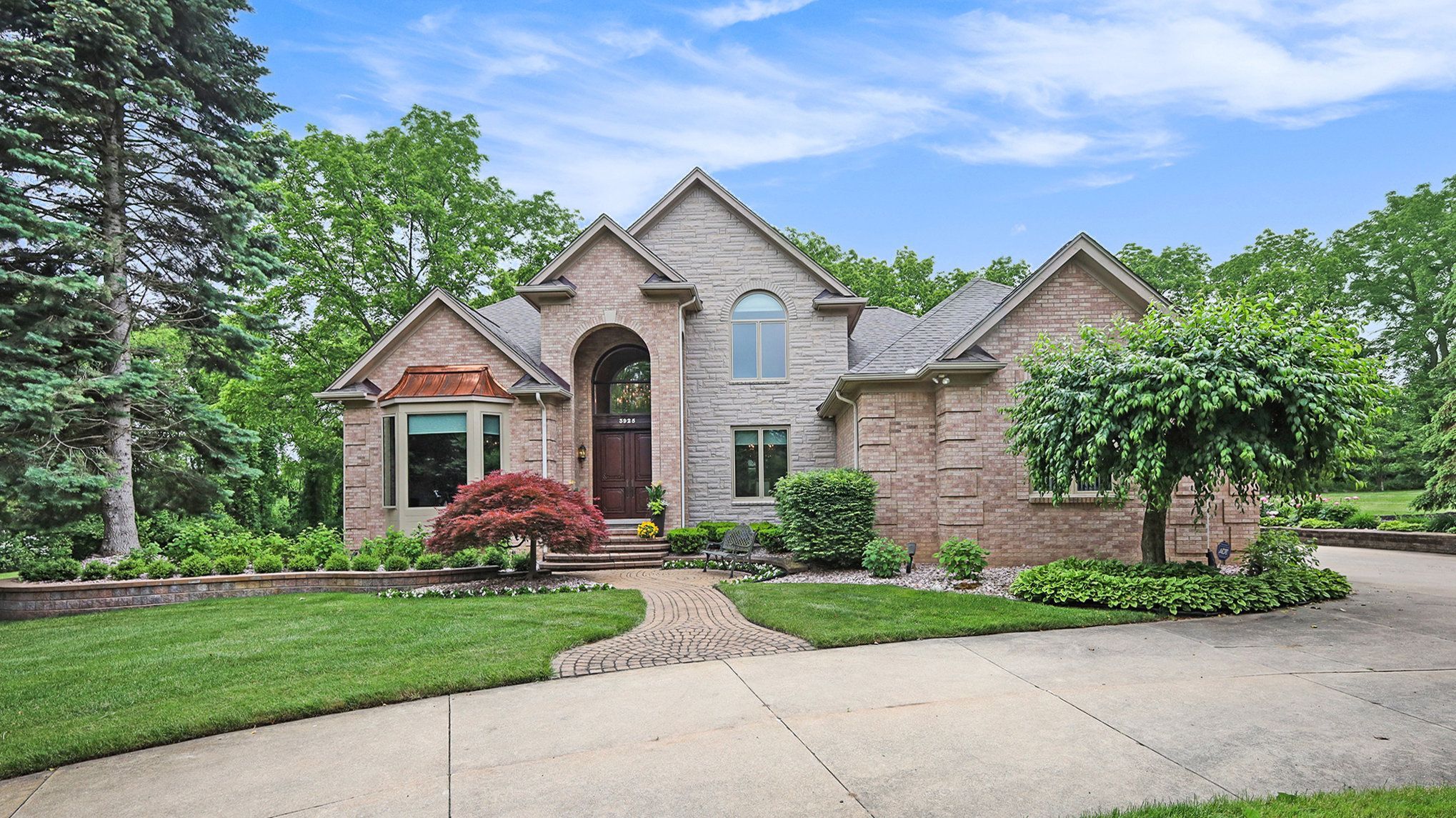 Harvest Creek Ct, Rochester, MI 48306