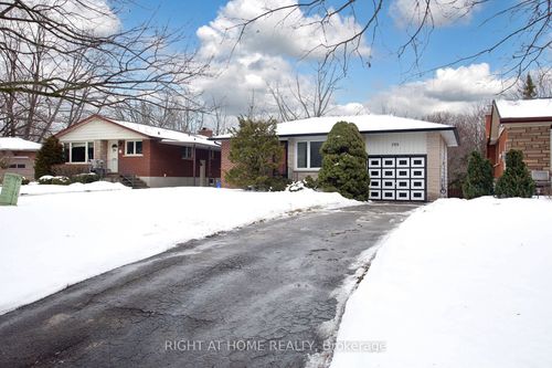 753 Tarn Crt, Oshawa, ON, L1J6Y8 | Card Image