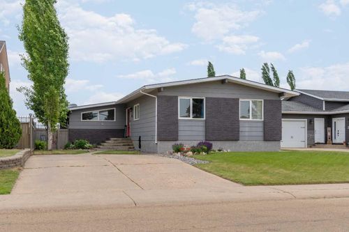 5228 59 Avenue, Viking, AB, T0B4N0 | Card Image